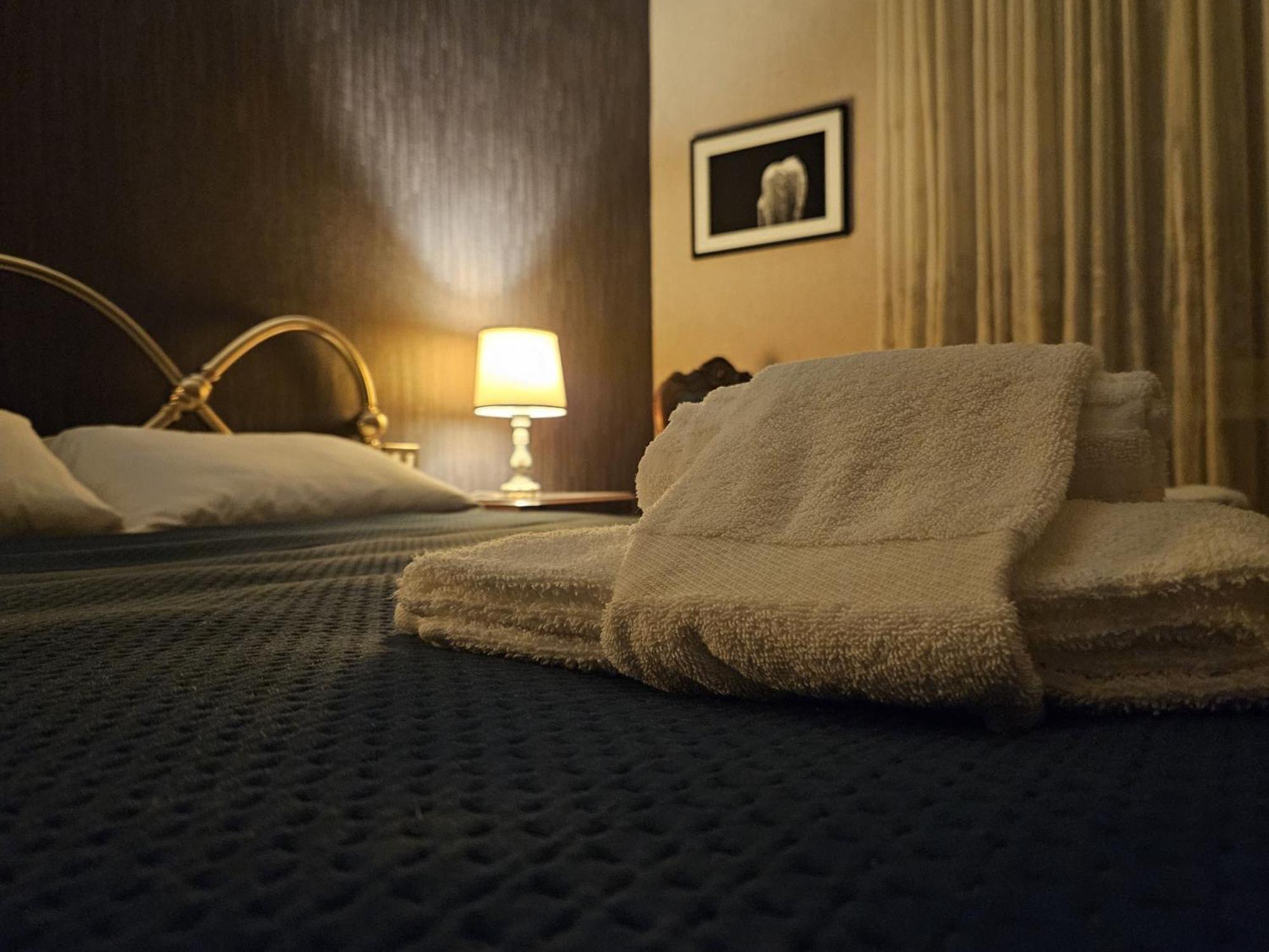Homegallery - Elegante Appartamento Milanese 外观 照片