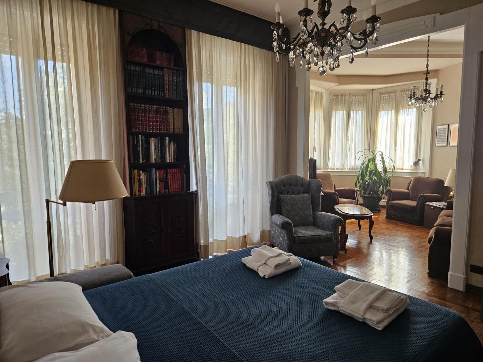 Homegallery - Elegante Appartamento Milanese 外观 照片